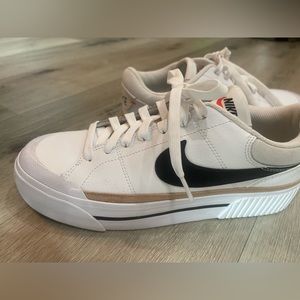 Nike court legacy lift platforms